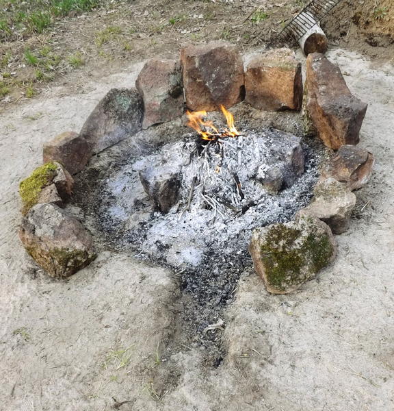 Camp fire pit
